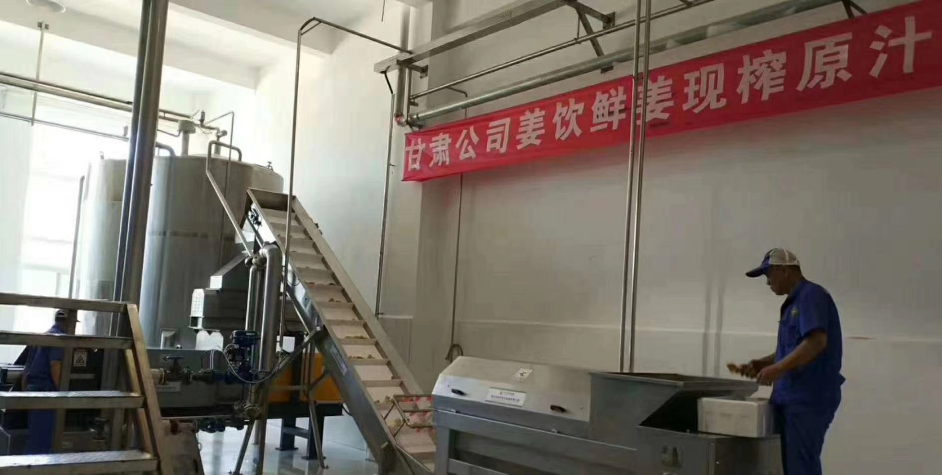 工業(yè)級(jí)大型螺旋生姜榨汁機(jī)